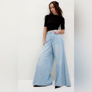 NWT WE THE FREE CRVY Pacific Extreme Wide Leg Jeans Size 34